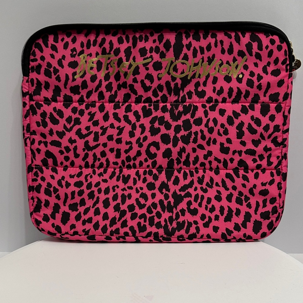 NWOT Betsey Johnson Vibrant Pink Leopard Laptop Bag